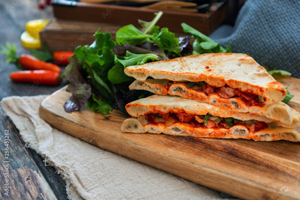roasted chicken tandoori sauce sandwich roasted chicken tandoori sauce sandwich
