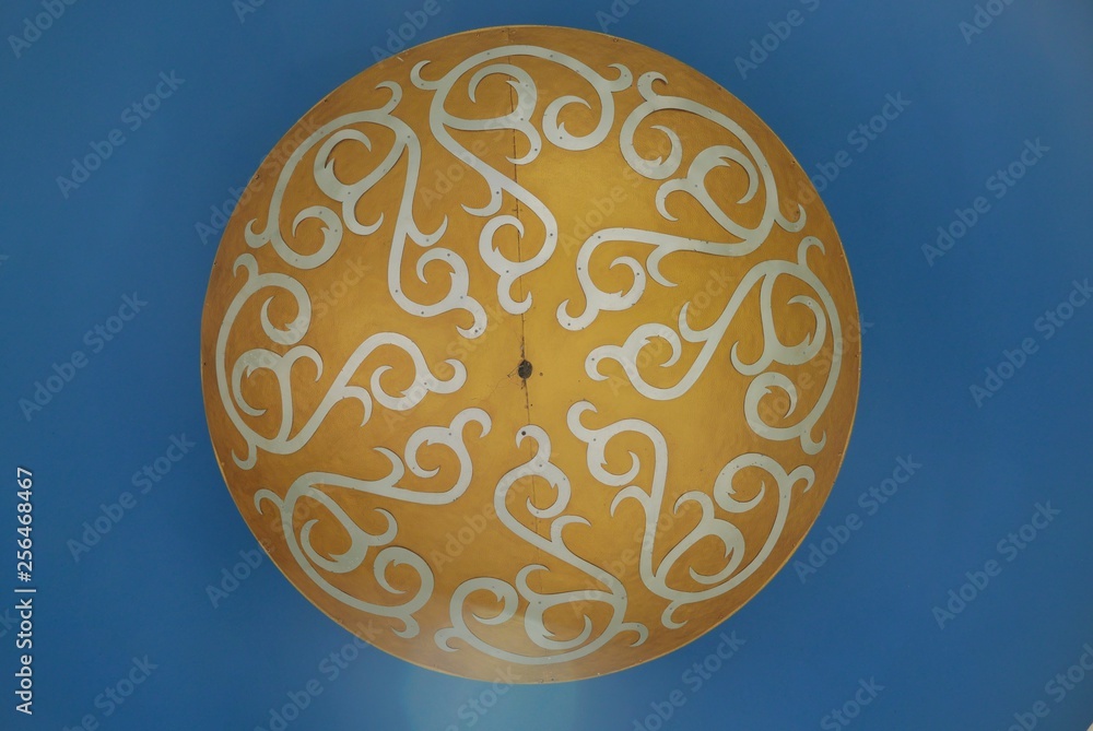 Brown,white and blue ceiling ornamented. Brown,white and blue ceiling ornamented.