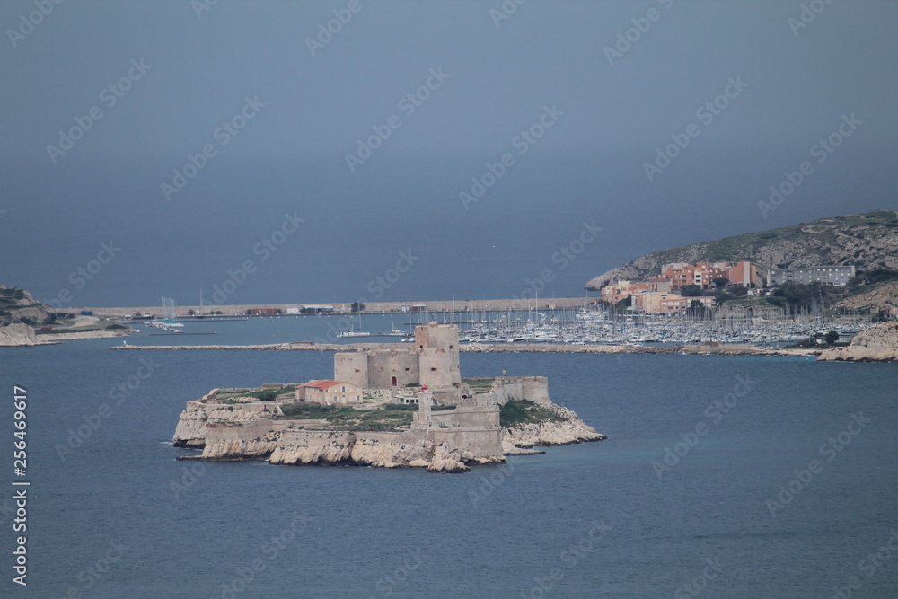 isla en medio del mar, chateau de if france europe