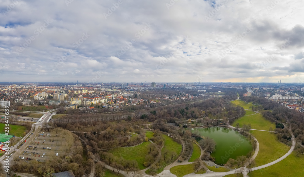 München von oben - der Westpark zum Frühlingsbeginn 2019