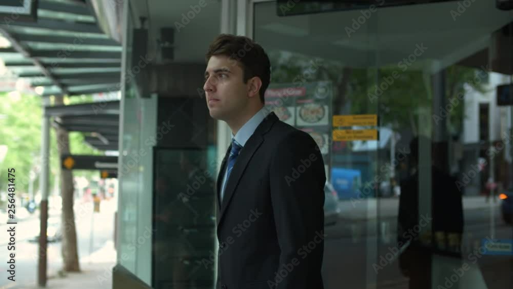 Bunsinessman waiting & looking at the watch
going to work or finishing work, men, businessman, occupation Bunsinessman waiting & looking at the watch
going to work or finishing work, men, businessman, occupation