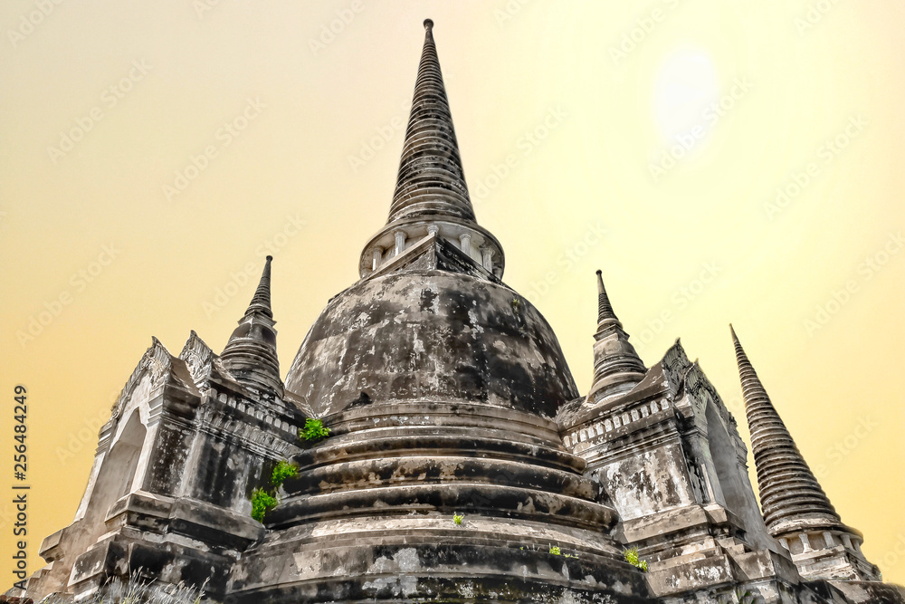 Fototapeta premium Three Pagodas, The old pagoda and temple in the city of Ayutthaya Historical Park.
