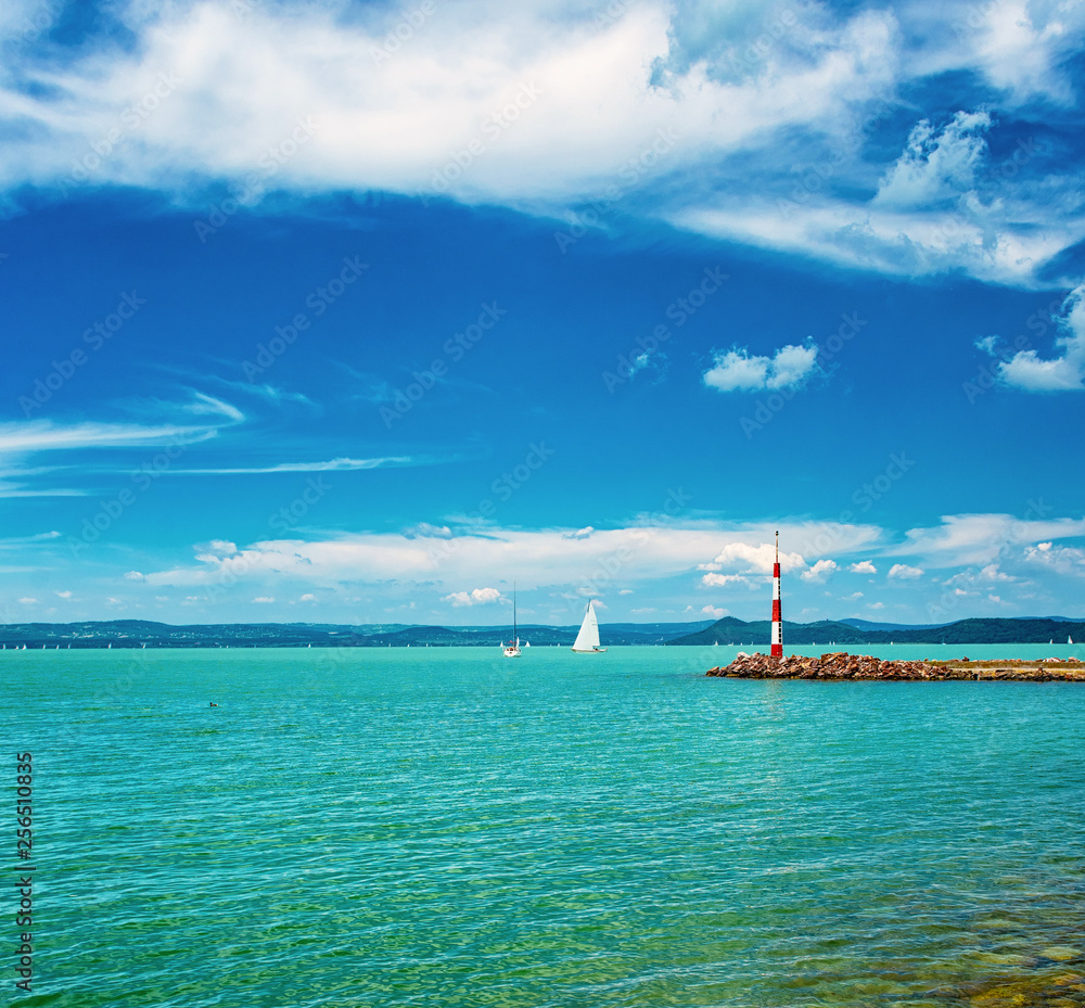 Obraz premium Sailboats in the port on lake Balaton in summer