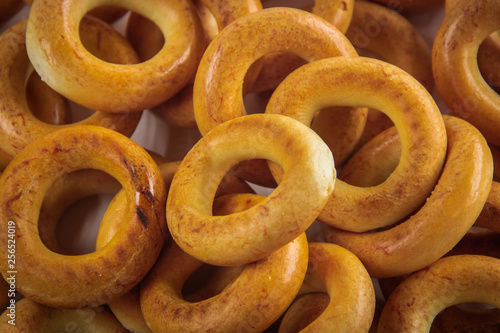 dry bread-ring texture