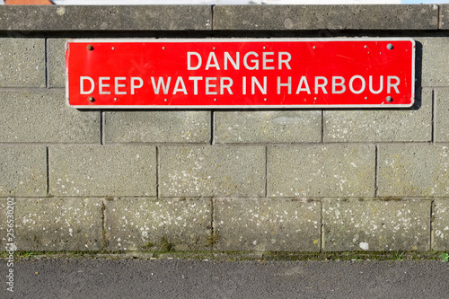 Deep water danger in harbour sign