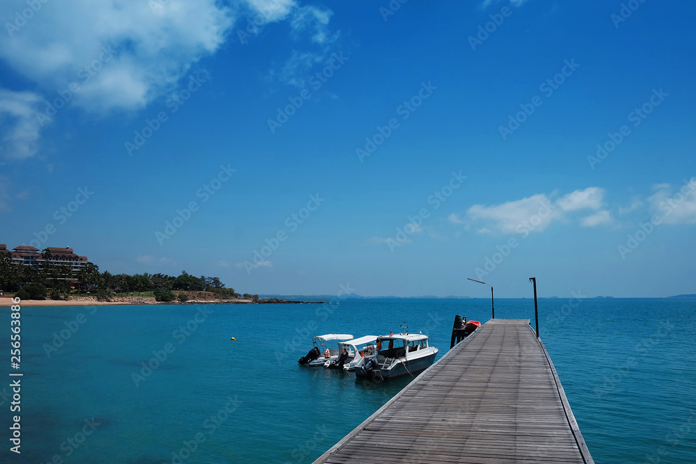 Obraz premium summer travel vacation and holiday concept pier in khao laem ya sea beach Thailand with blue sky background