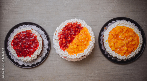 Pasteles de Fresa y Piña