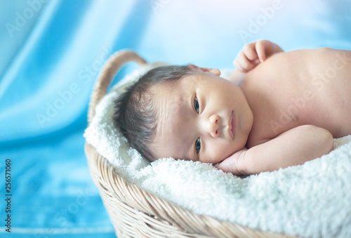 Fotografía love at first sight newborn baby sleep family