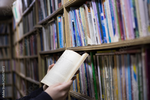 choose to read books in the library