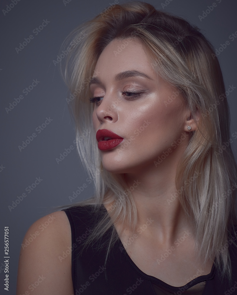 photoset of a girl with expressive lips photoset of a girl with expressive lips