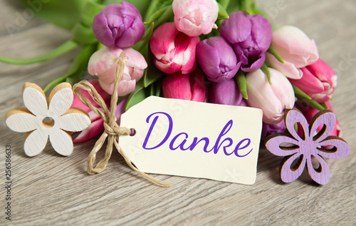 Tulpen und Karte: Danke!