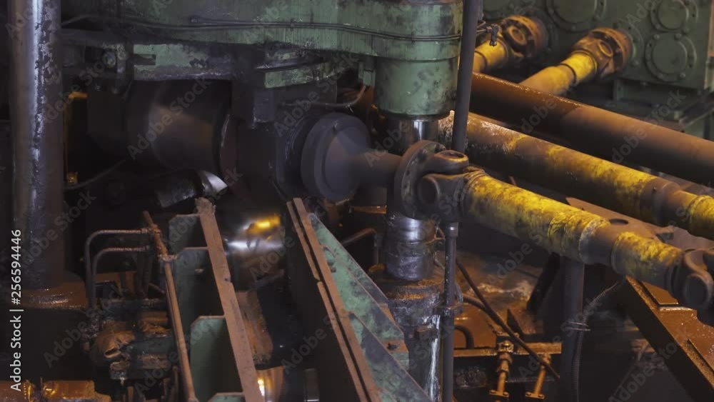 Production of steel pipes, the process of crimping and forming pipes