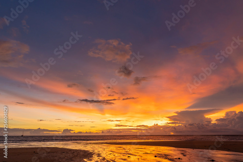 Fototapeta Naklejka Na Ścianę i Meble -  Beautiful sunset in Phuket sea southern of Thailand