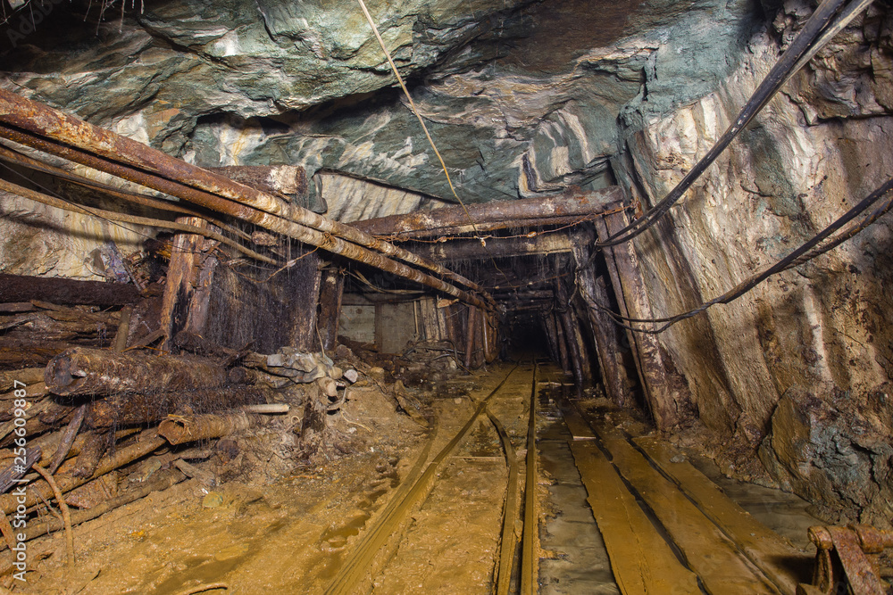 Naklejka premium Undeground gold mine tunnel drift