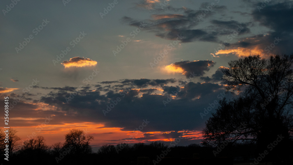 Fototapeta premium Dusk in the country with a dramatic sunset