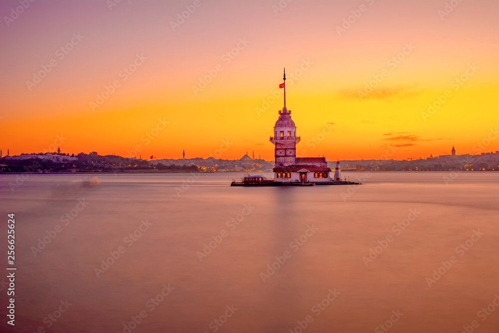Fototapeta premium Maiden Tower (kiz kulesi ) at sunset - istanbul, Turkey