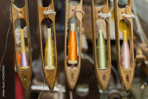 Fotografie Loom in silk factory, equipment for silk worker to make silk fabric