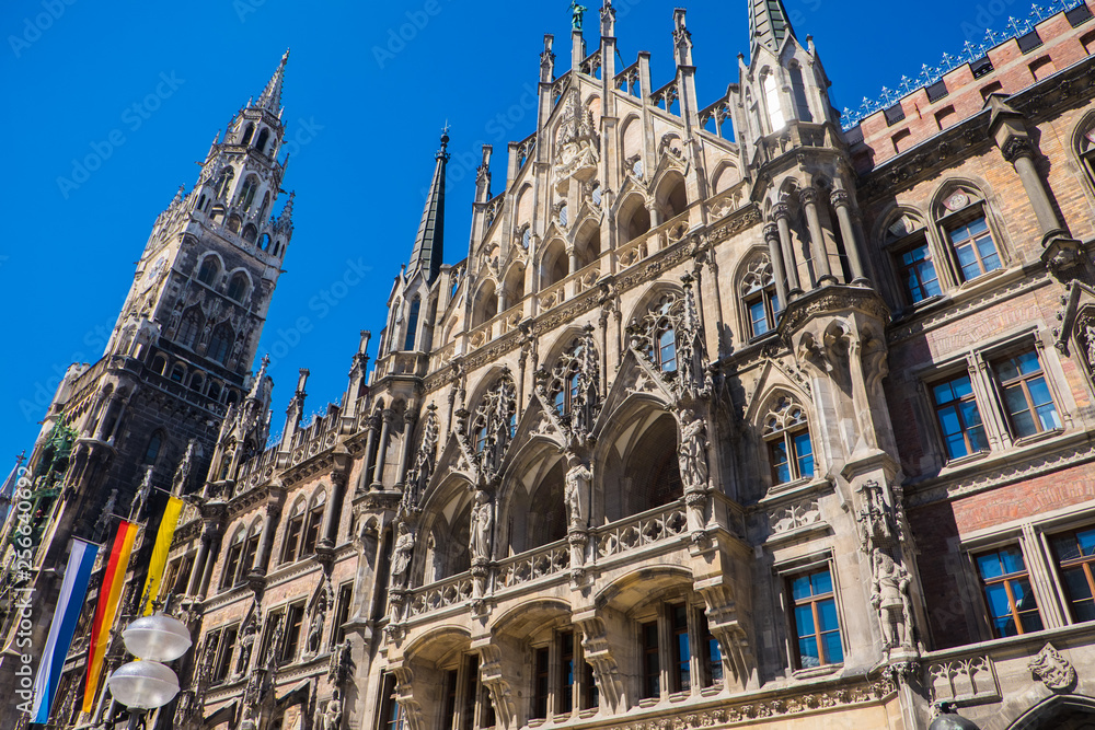Fototapeta premium famous munich city hall at the marienplatz - germany - bavaria