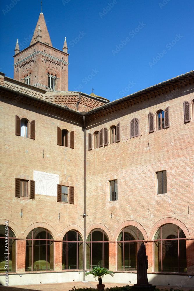 Obraz premium Auf dem Gelände des Klosters Abbazia di Monte Oliveto Maggiore in der Toskana, bei Asciano