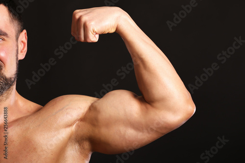 muscular man flexing his muscles