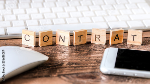 Cuadro en lienzo Lettres sur pieces en bois : contrat