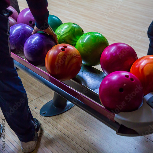 Hands choosing a bowling bowl