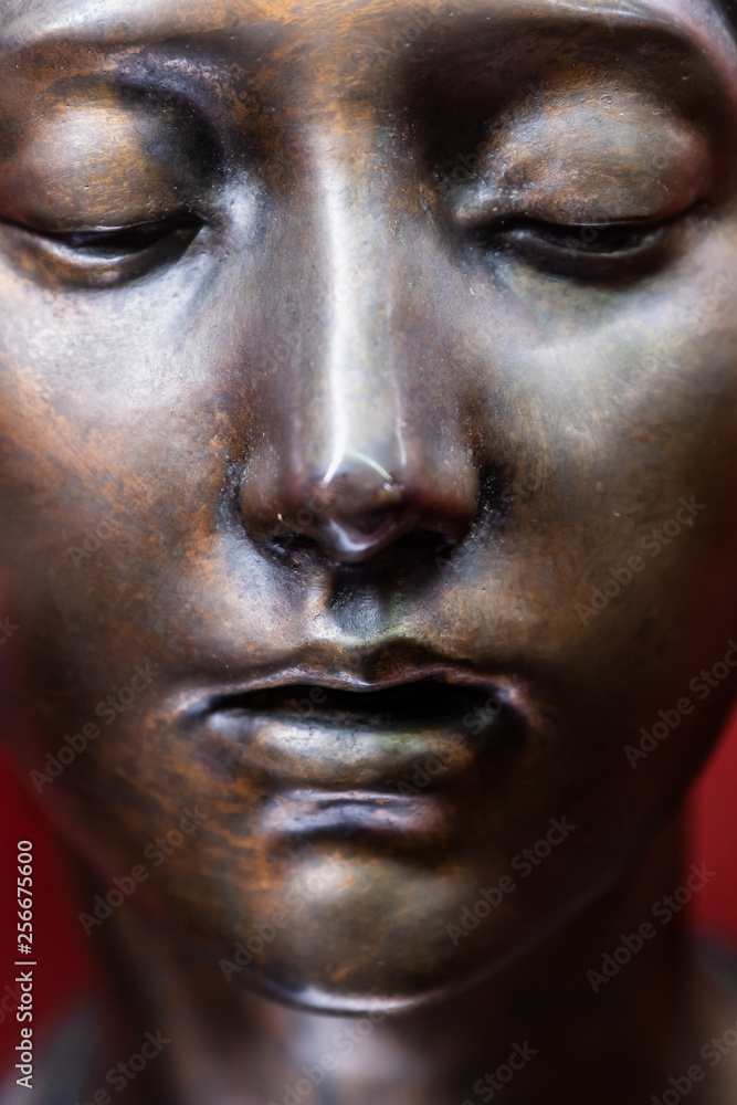 Sculpture de visage de femme en bronze