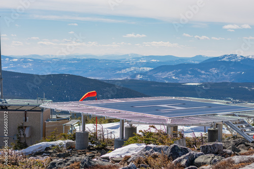 Quadro su tela Heliport on top of mountain