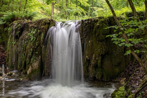 Fototapeta Naklejka Na Ścianę i Meble -  sommerliche Wasserfall der Ponlach in Tittmoning