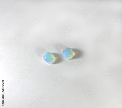 Φωτογραφία Photo of the gemstone moonstone on white background, image moonstone