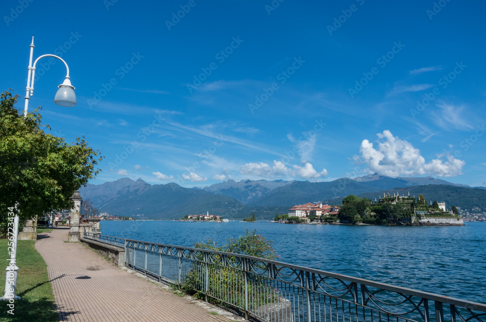 Obraz premium View to Isola Bella island in Maggiore lake from Stresa embankment, Piedmont Italy, Europe.