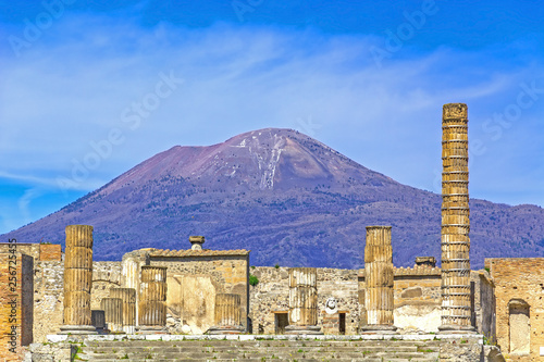 Obraz na plátně Pompeii, ancient Roman city in Italy