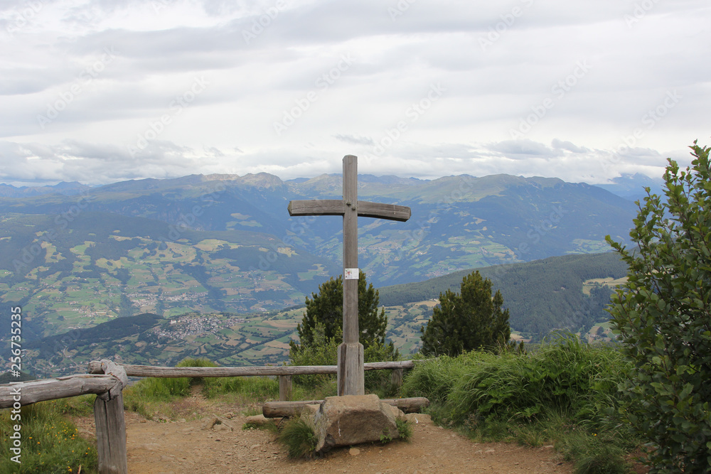 Cross on Bullaccia Round Trail Cross on Bullaccia Round Trail