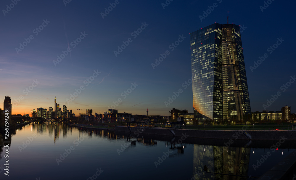Obraz premium Frankfurt - Main, City-Skyline und EZB