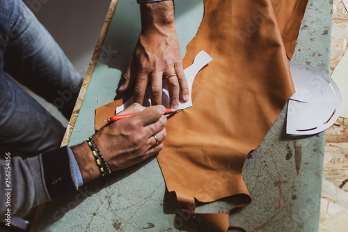 Фотография Shoe designer working with leather.