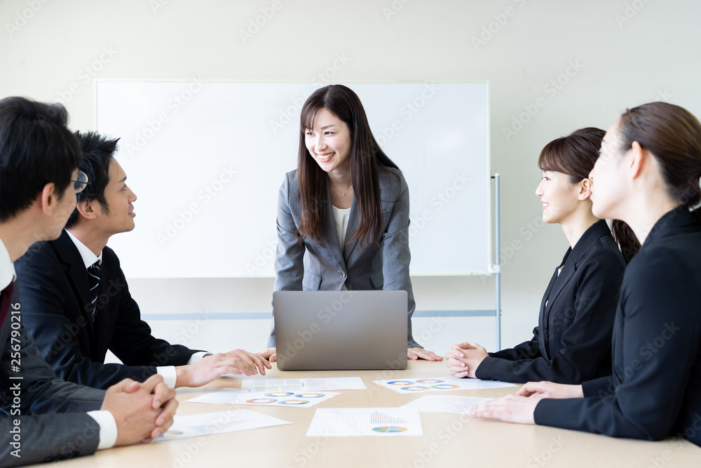 ビジネス　ミーティング