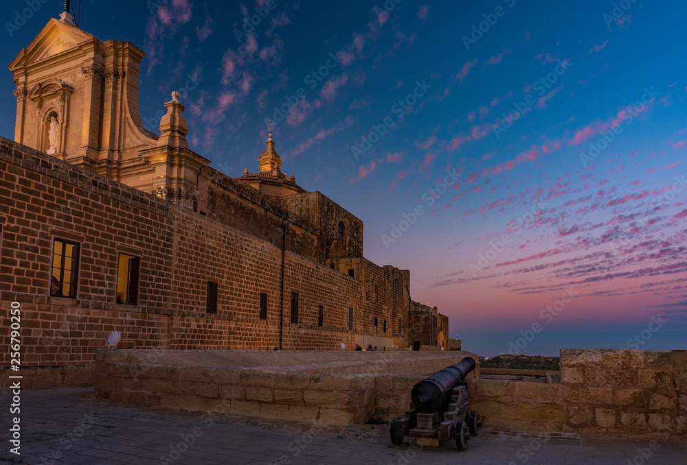 La Cattedrale dell'Assunzione della Vergine Maria dentro la Cittadella fortificata di Victoria, isola di Gozo MT