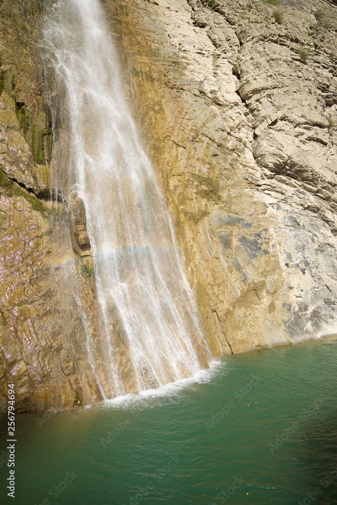 Naklejka premium Waterfall in Pyrenees