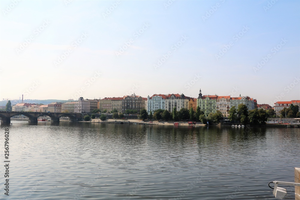 プラハとモルダウ川