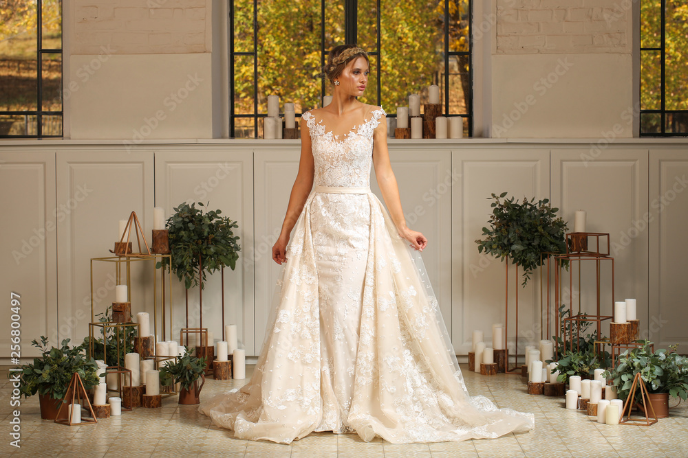 Obraz premium Beautiful blonde model posing in luxury wedding dress
