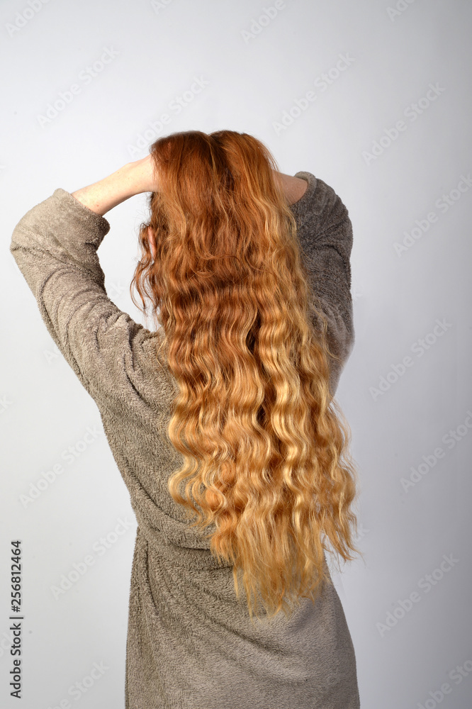 frao jung rothaarig frisur rote haare locken Stock Photo | Adobe Stock