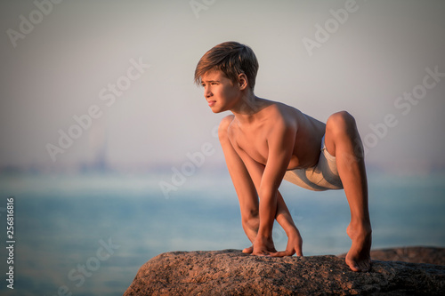 gymnastics on the beach © Maria Moroz