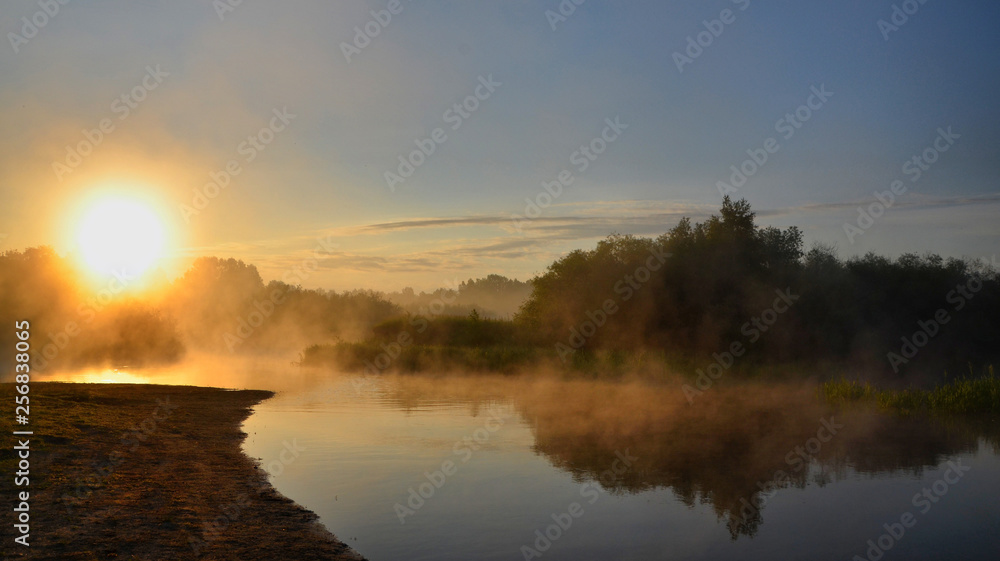 Obraz premium Southern Urals, Russia. Early morning on the Miass river.