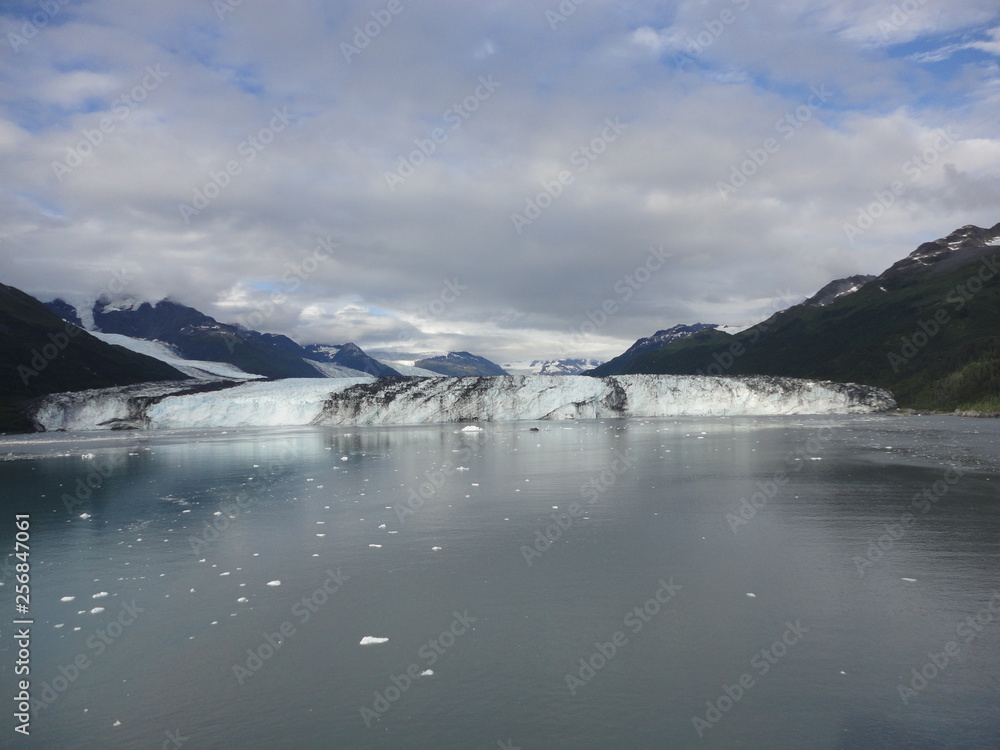 Fototapeta premium Harvard Glacier College Fjord Alaska Harvard Arm with Snow Covered Mountain Peaks and calm Pacific Ocean with Icebergs from a distance of approx 1 mile
