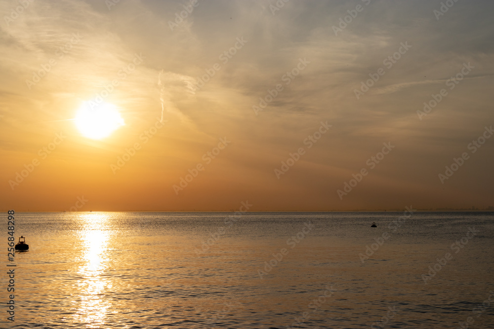 海と夕日　千葉県市原市五井海岸