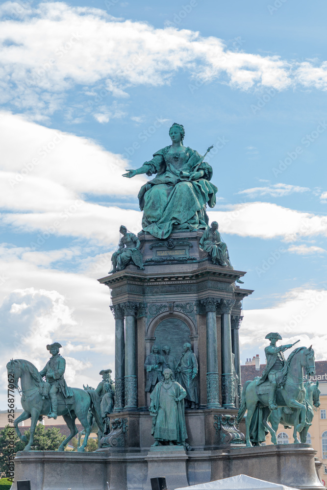 Statue de l'Impératrice Marie-Thérèse d'Autriche à Vienne Statue de l'Impératrice Marie-Thérèse d'Autriche à Vienne