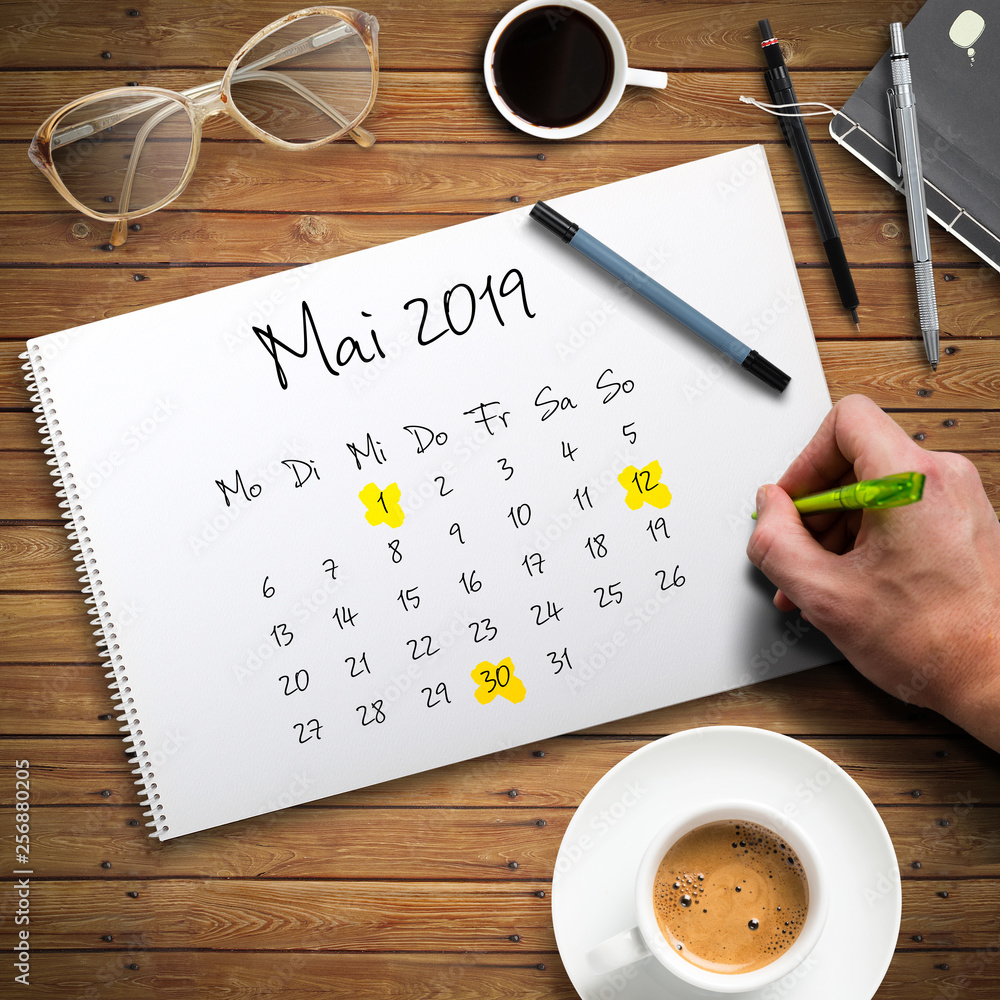 Kalender mit Mai 2019 und markierten Feiertagen Stock Photo | Adobe Stock