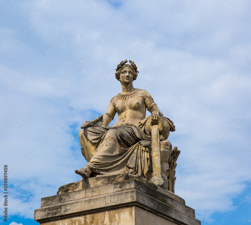 statue of neptune