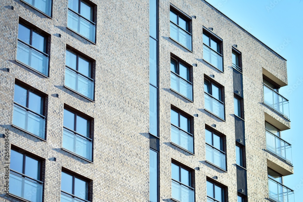Fototapeta premium Contemporary residential building exterior in the daylight