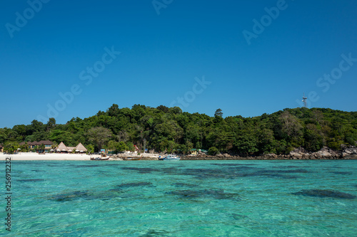 Fototapeta Naklejka Na Ścianę i Meble -  The Koh Lipe Sunrise Beach in Thailand